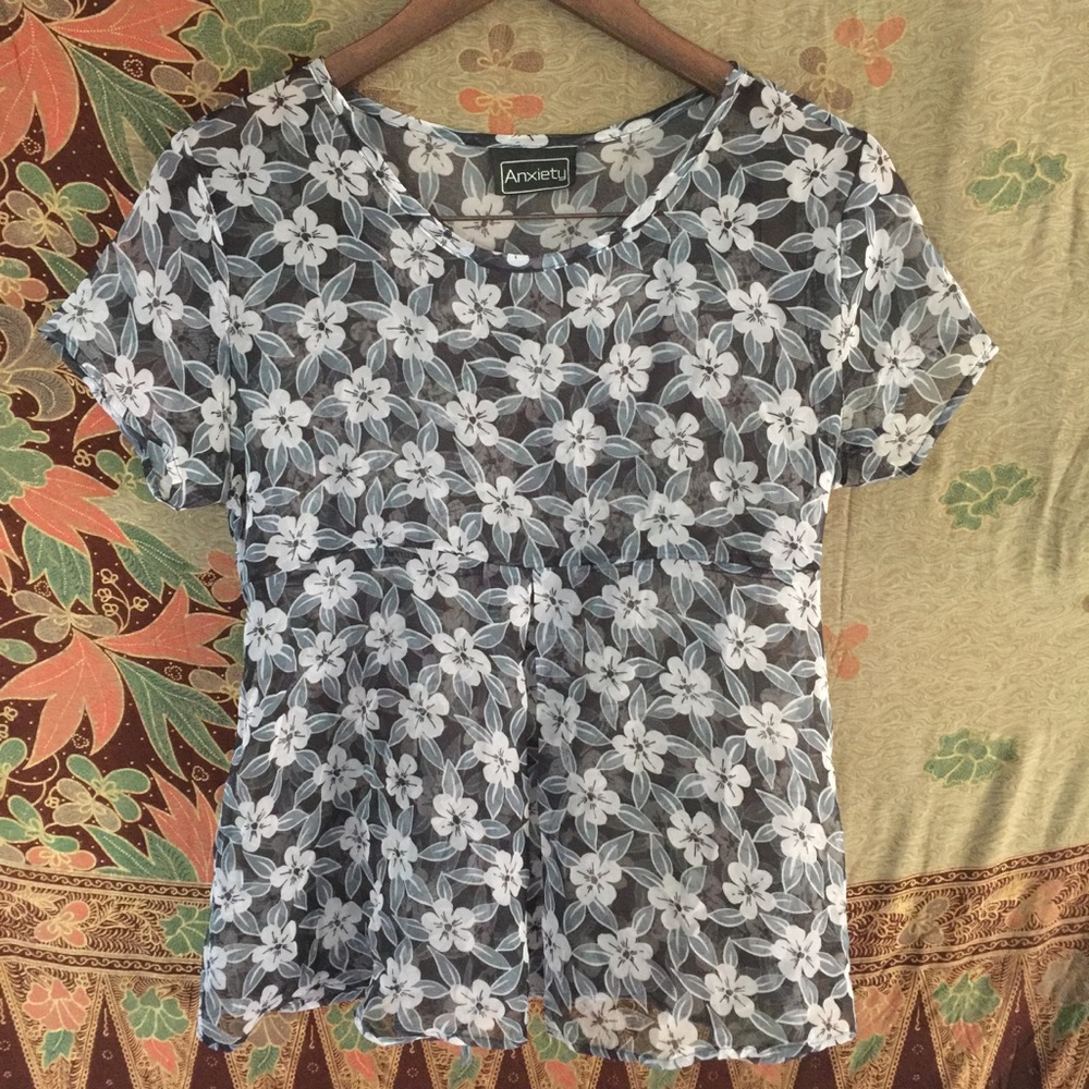 🌺 Anxiety Sheer Tie-Back Floral Black Grey Top M
